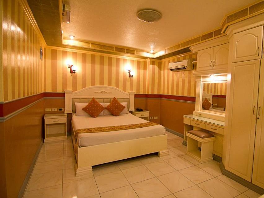 950 Condotel Angeles